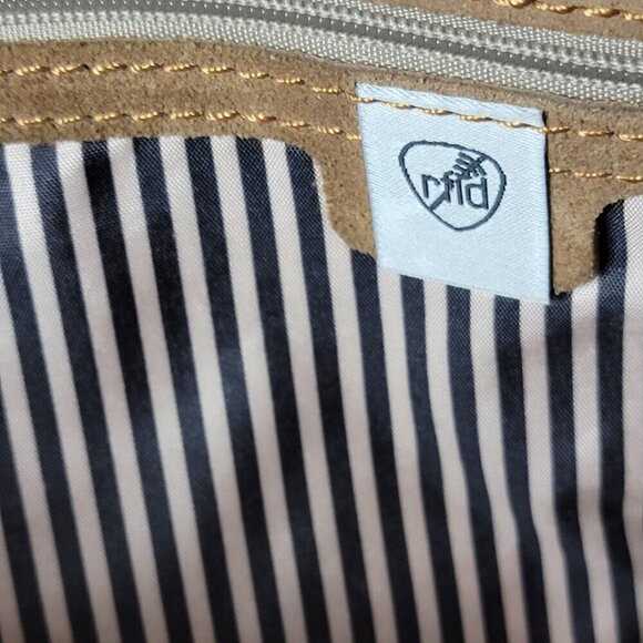 Travelon - Anti-Theft Heritage Crossbody with 5-Point Anti-Theft Protection - Picture 11 of 16